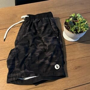 vuori shorts with liner // size large